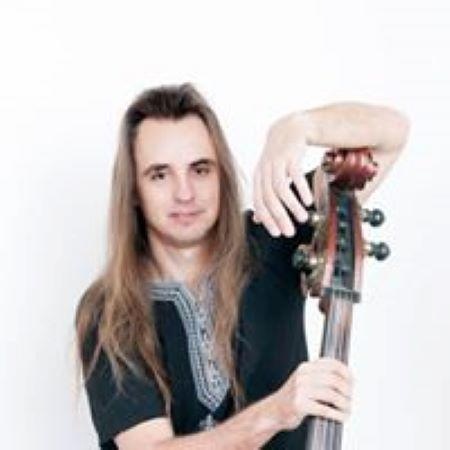 Kontrabasista/baskytarista hledá místo v kapele či souboru