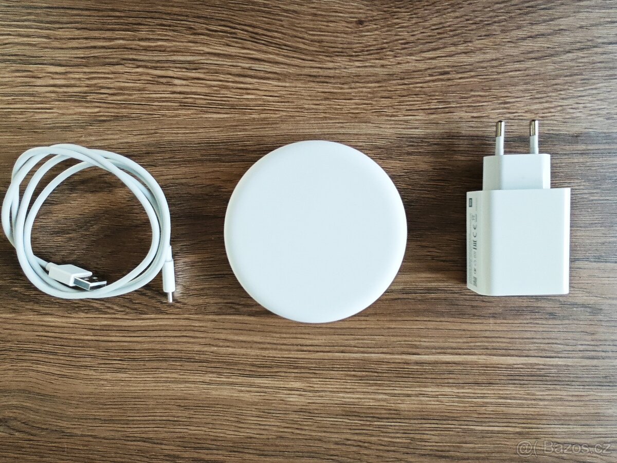 Xiaomi Mi Wireless Fast Charger 20W + adaptér.