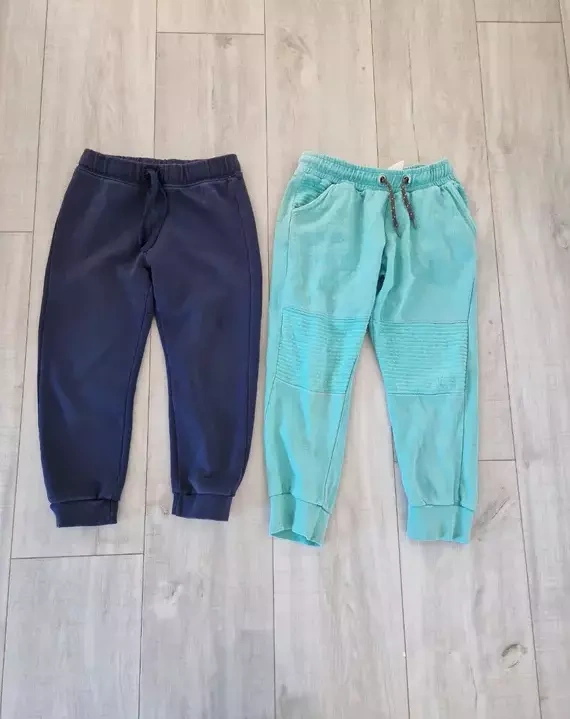 Dvoje tepláky, vel.116 - modré a zelené