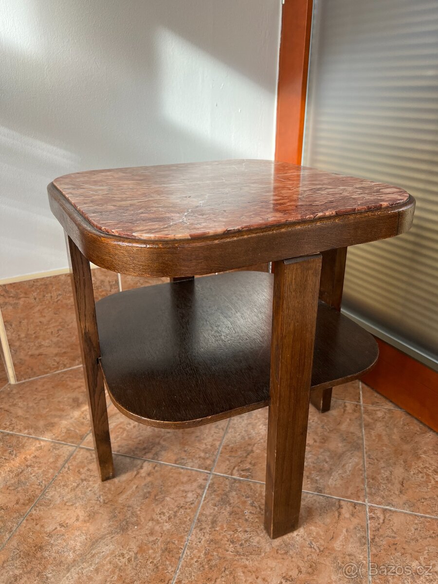Starožitný stolek.