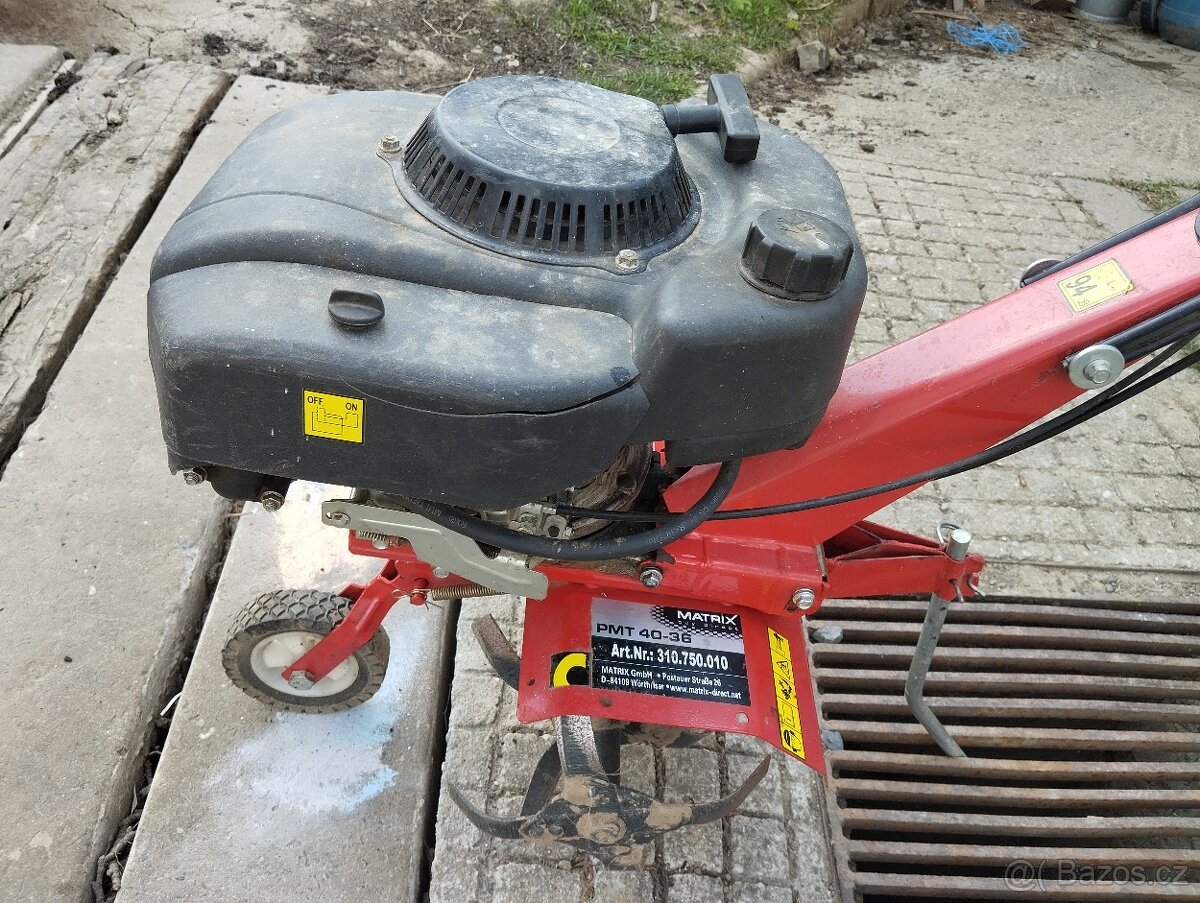 Benzinovy rotavator