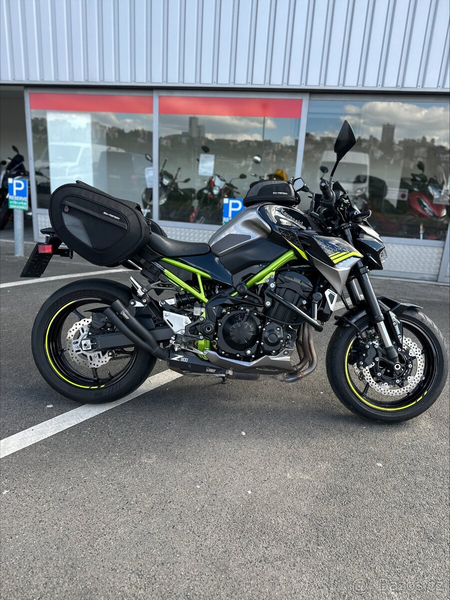 Kawasaki Z 900 šedá