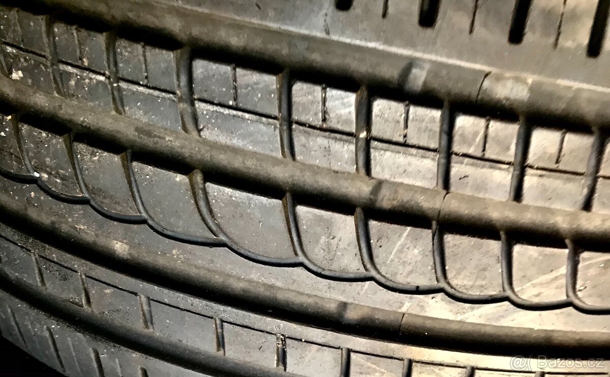 Letní pneu 275/45/20 čtyři kusy Pirelli 95%vzorek vzorek