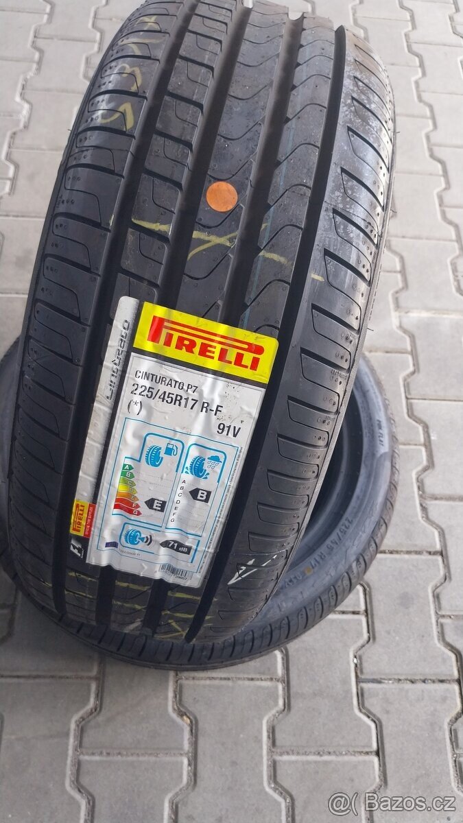 Prodám 2 x pneu Pirelli 224/45/17 Runflat
