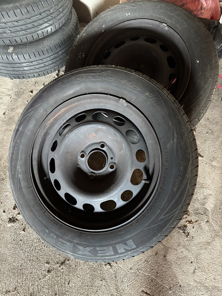 4x Plechove disky + letni pneu 195/65 R15