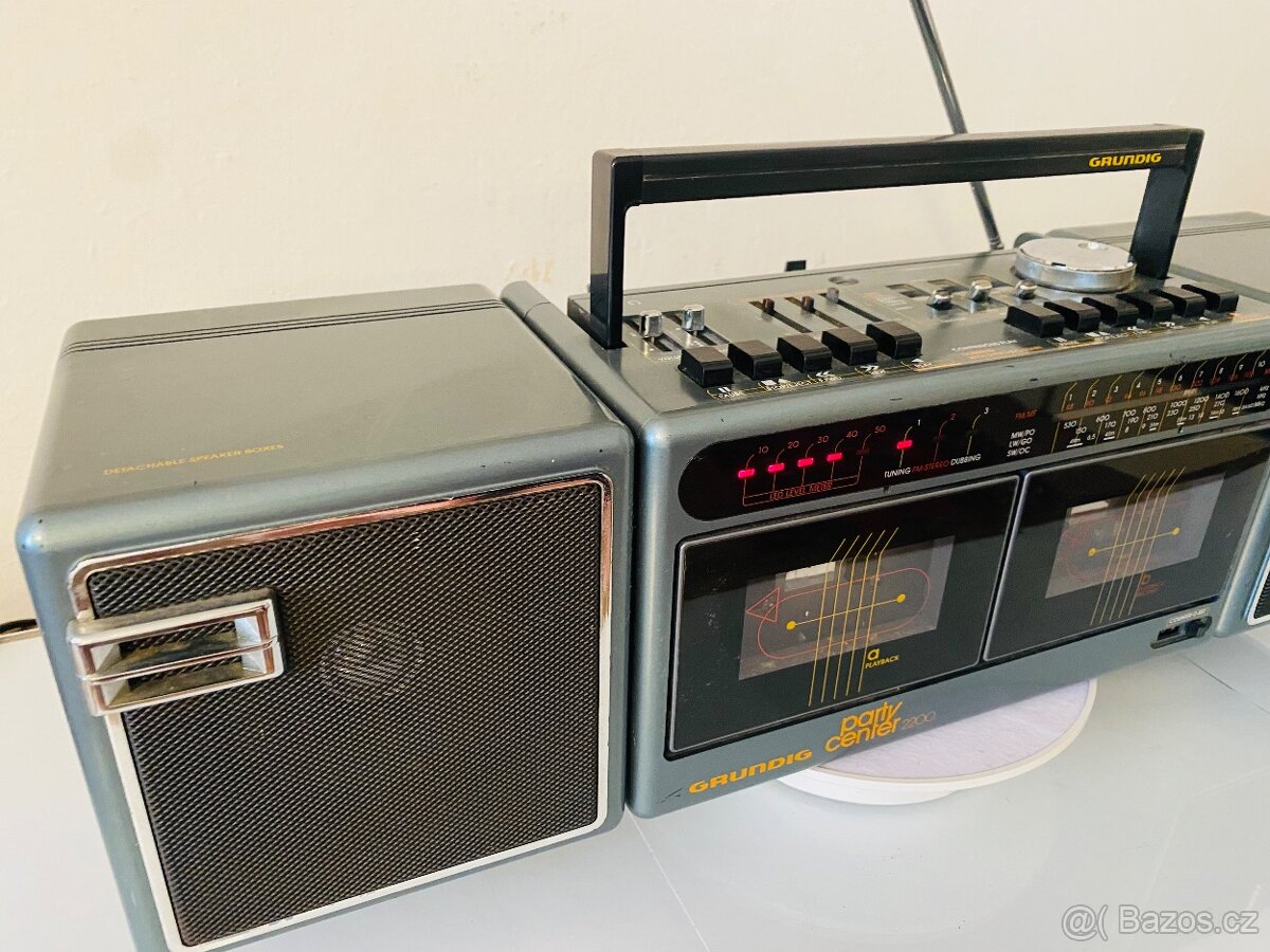 Radiomagnetofon Grundig Party Center 2200, rok 1987