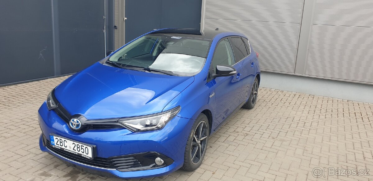 Toyota Auris 1.8 Hybrid, výbava Selection