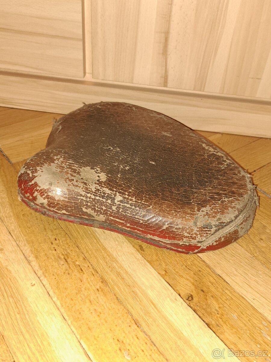 Přední sedlo JAWA PÉRÁK, ČZ 150 C