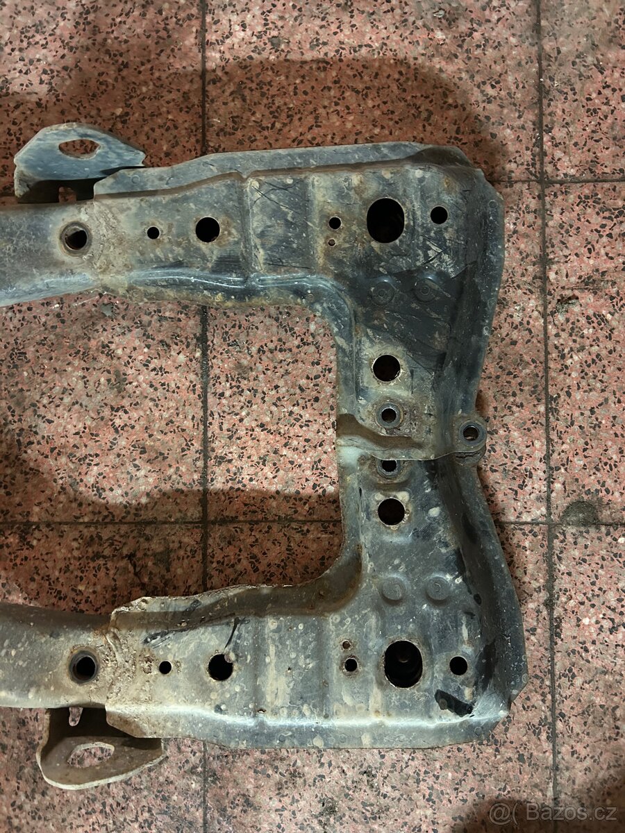 Prodám pomocný rám na Subaru forester SG