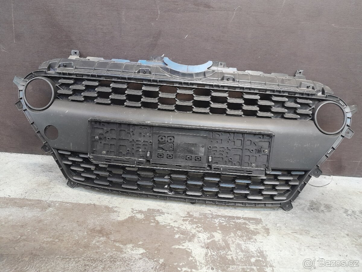 86569-b9500 hyundai i10 Grill maska stěna predni rok 2017-