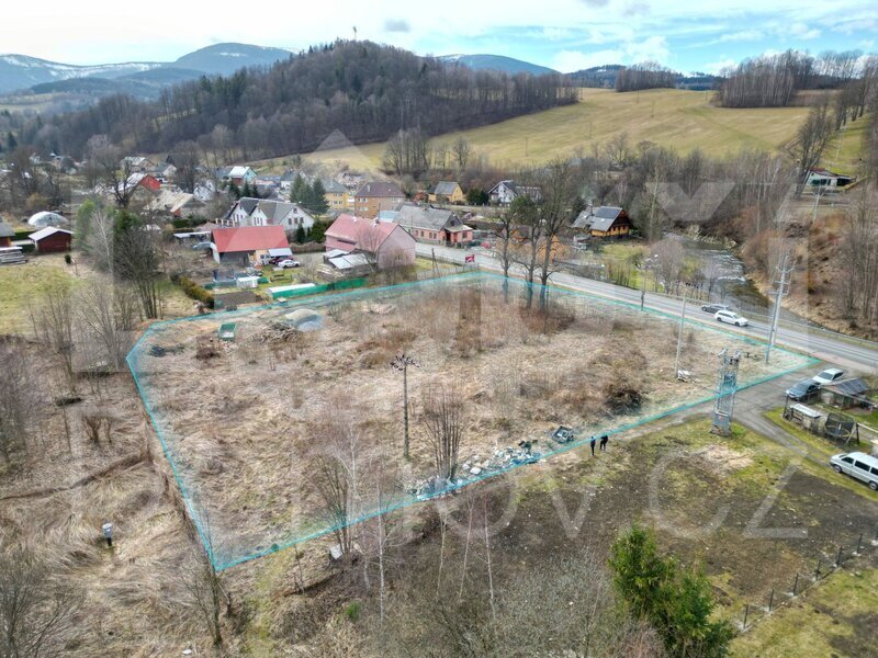 Prodej pozemku s možností residenční nebo komerční výstavby