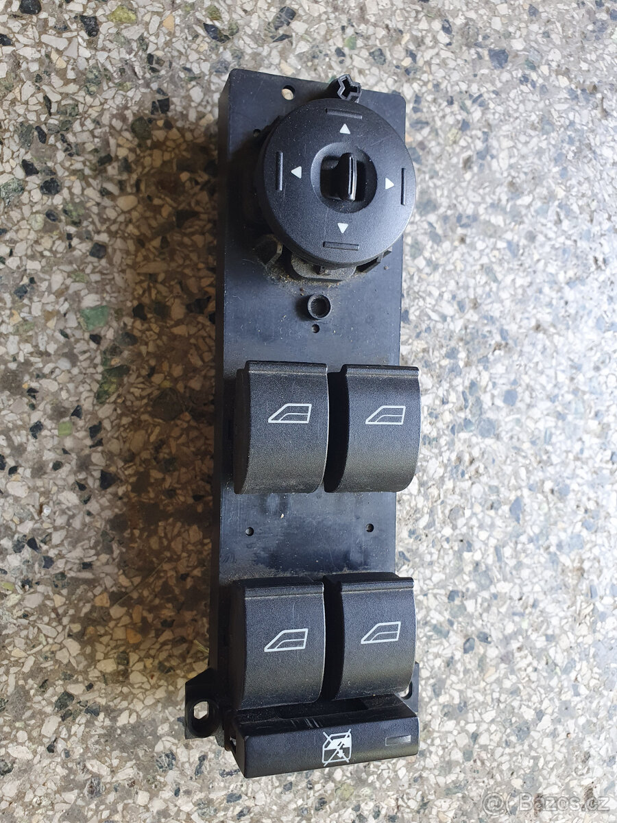 Ford Focus Mk2 - ovladač oken a zrcátek