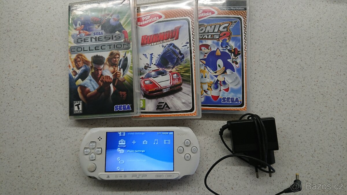 PSP + 4 hry + příslušenství