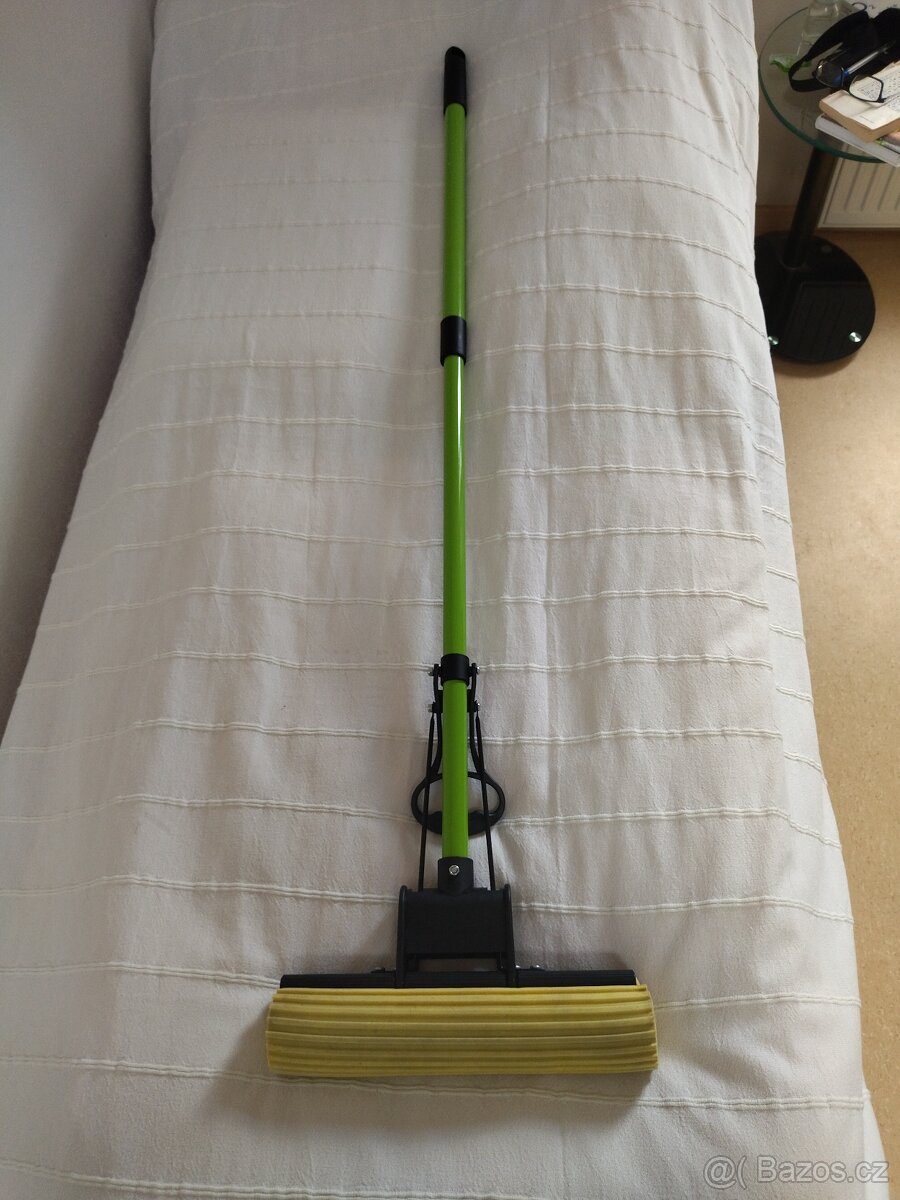 NOVÝ HOUBOVÝ MOP S NÁHRADNÍ HOUBOU