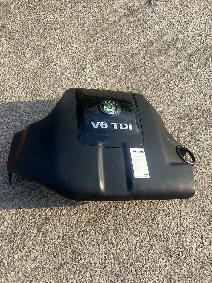 Kryt motoru Škoda Superb 1