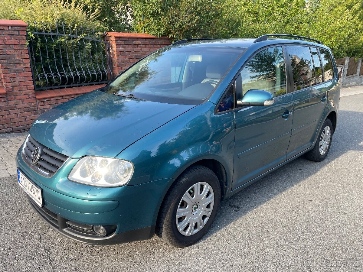 Volkswagen Touran 2.0 TDi 2004, 7 místné, 2x pneu, klima