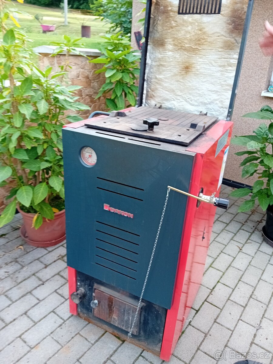 Kotel na tuhá paliva Dakon