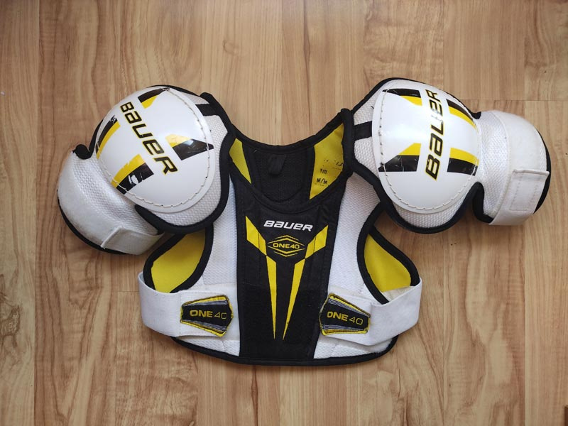Dětská hokejová vesta Bauer One 40 - věk 5-8 let