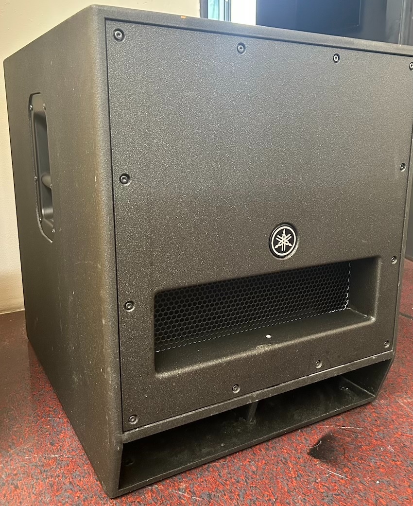Prodám aktivní subwoofer Yamaha DXS18