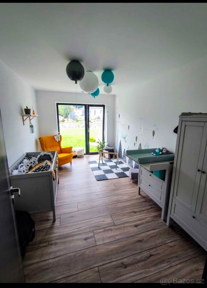 Přebalovací pult, skříň a postýlka SUNDVIK IKEA celý pokojíč