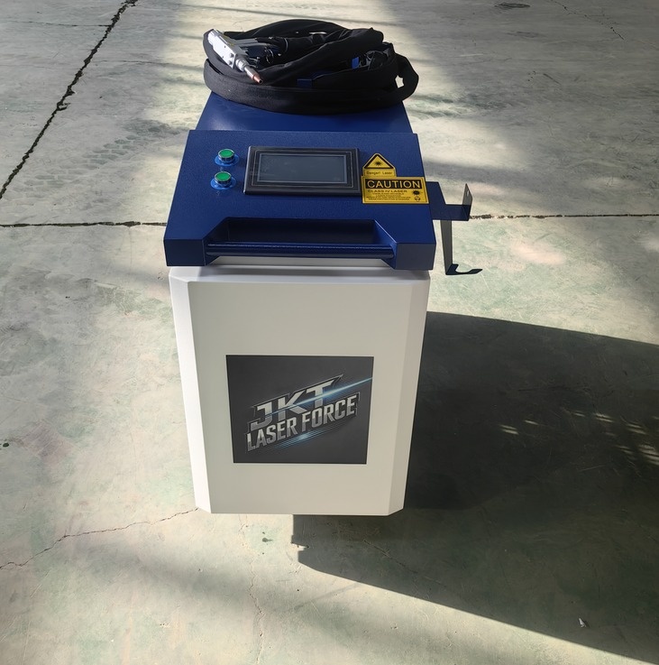 LASER SVÁŘECÍ -ČISTÍCÍ-ŘEZACÍ STROJ 4V1 2000W PROFI.