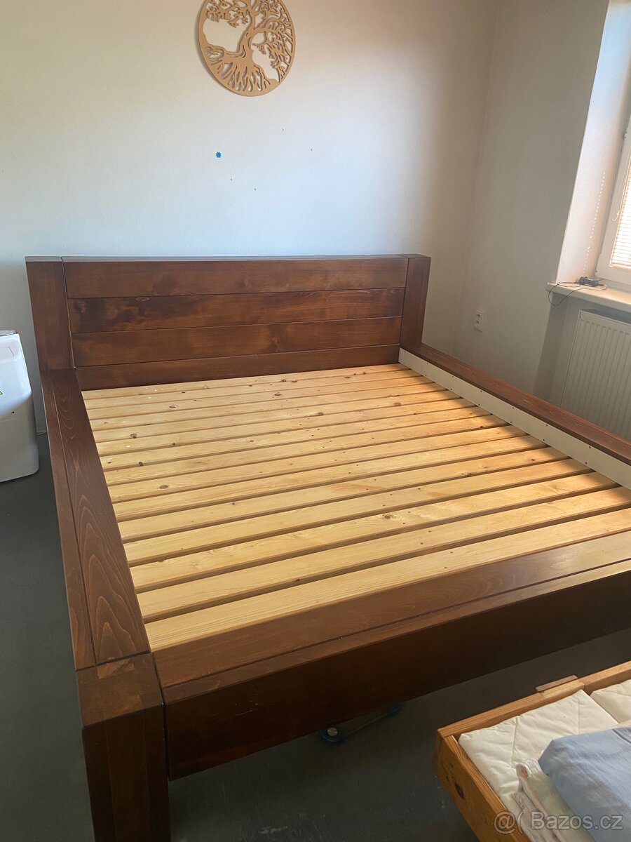 Postel z masivu na zakazku od truhlare