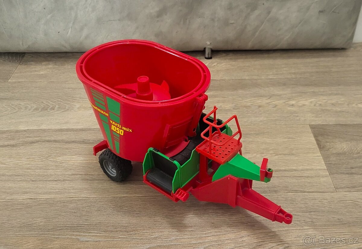 Bruder míchačka na krmivo STRAUTMANN