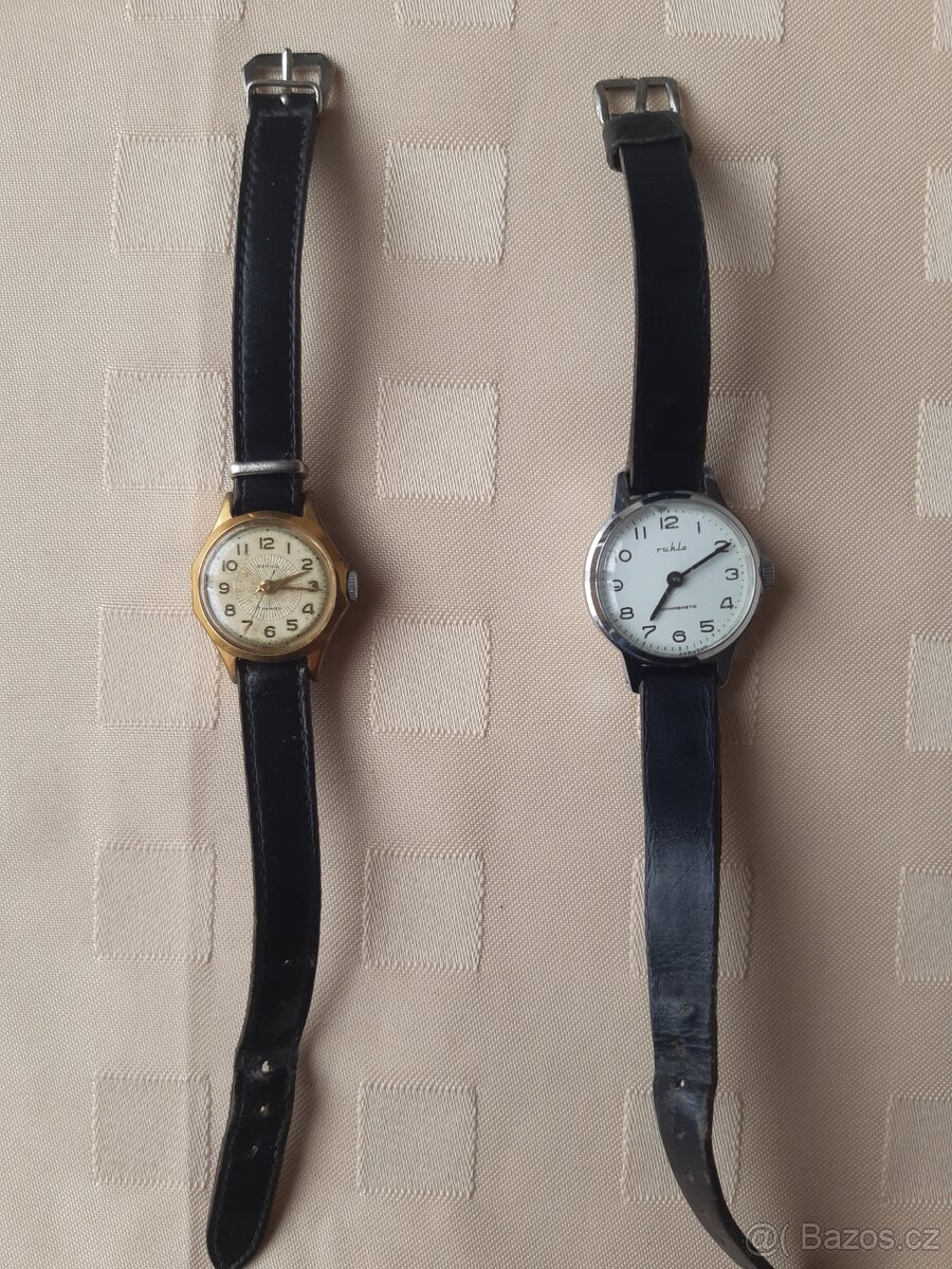 Staré náramkové hodinky.