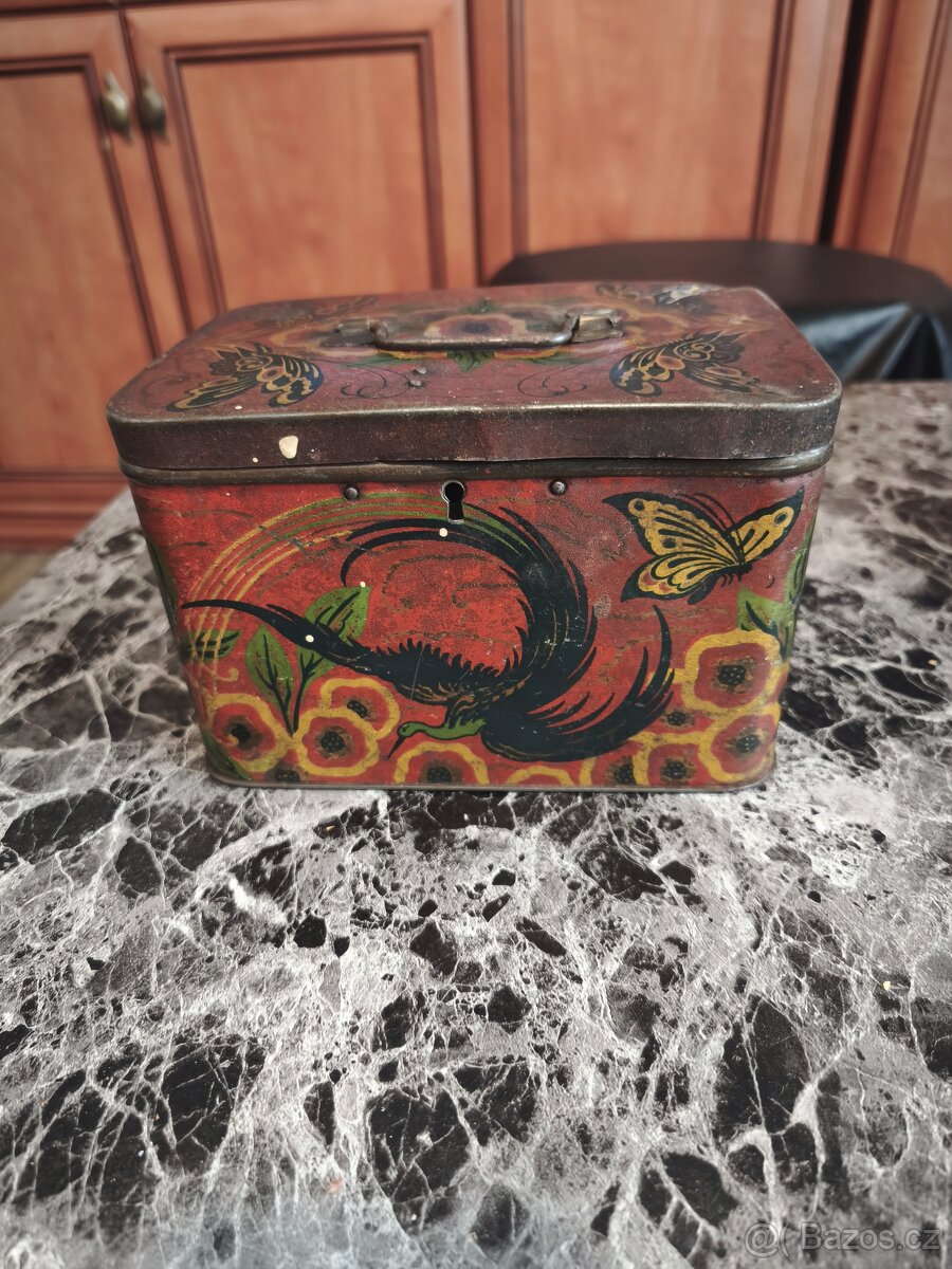 Starožitná plechovka.