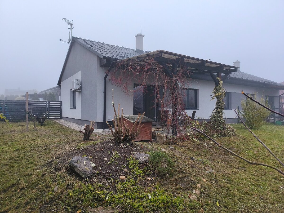 Byt 4kk 85m2 v přízemním dvojdomku (Nová Ves-Praha východ)