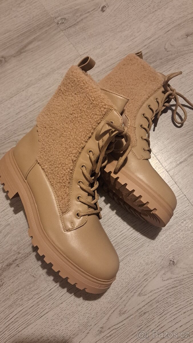 Dámské béžové zimní boty