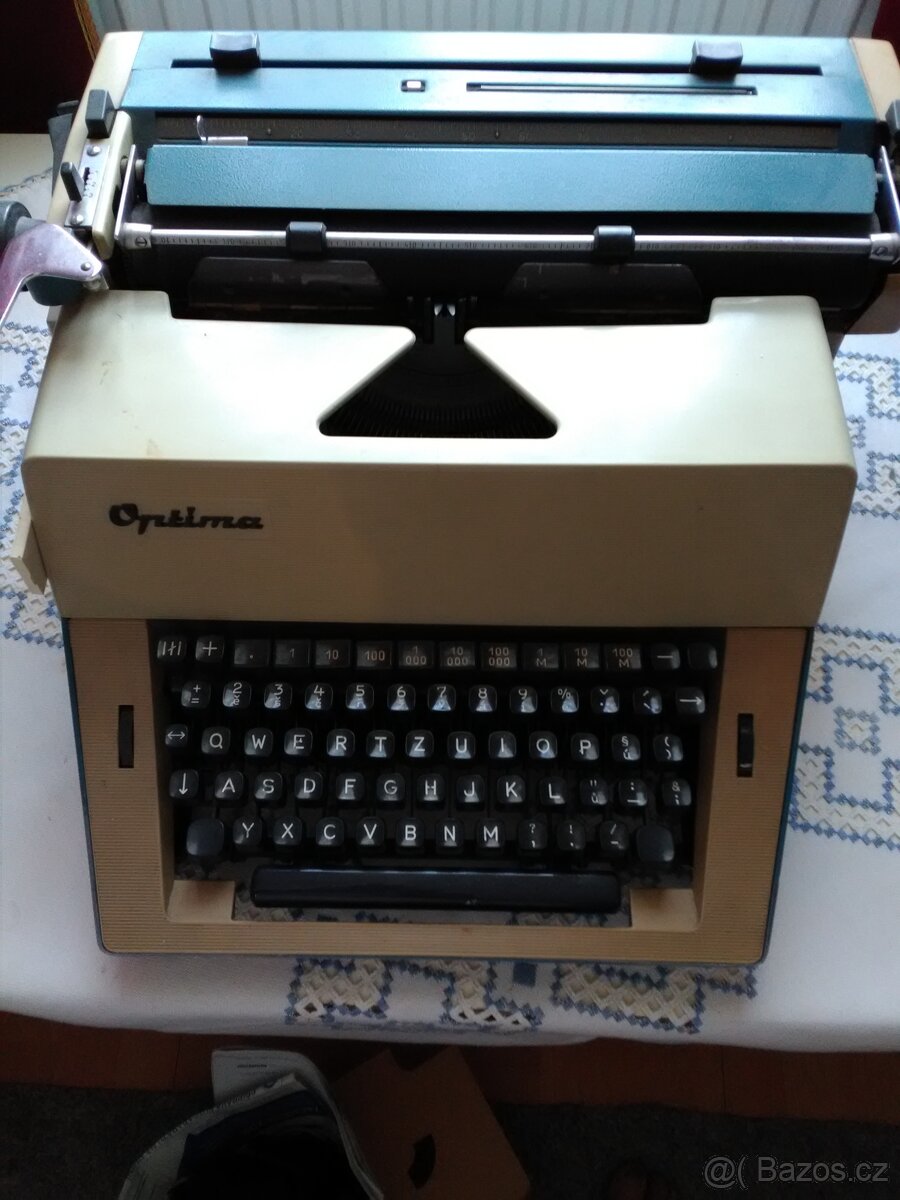 Prodám Starší mechanický psací stroj Optíma funkční