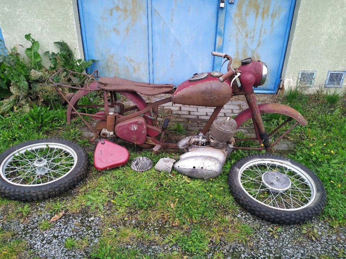 Jawa 250 pérák