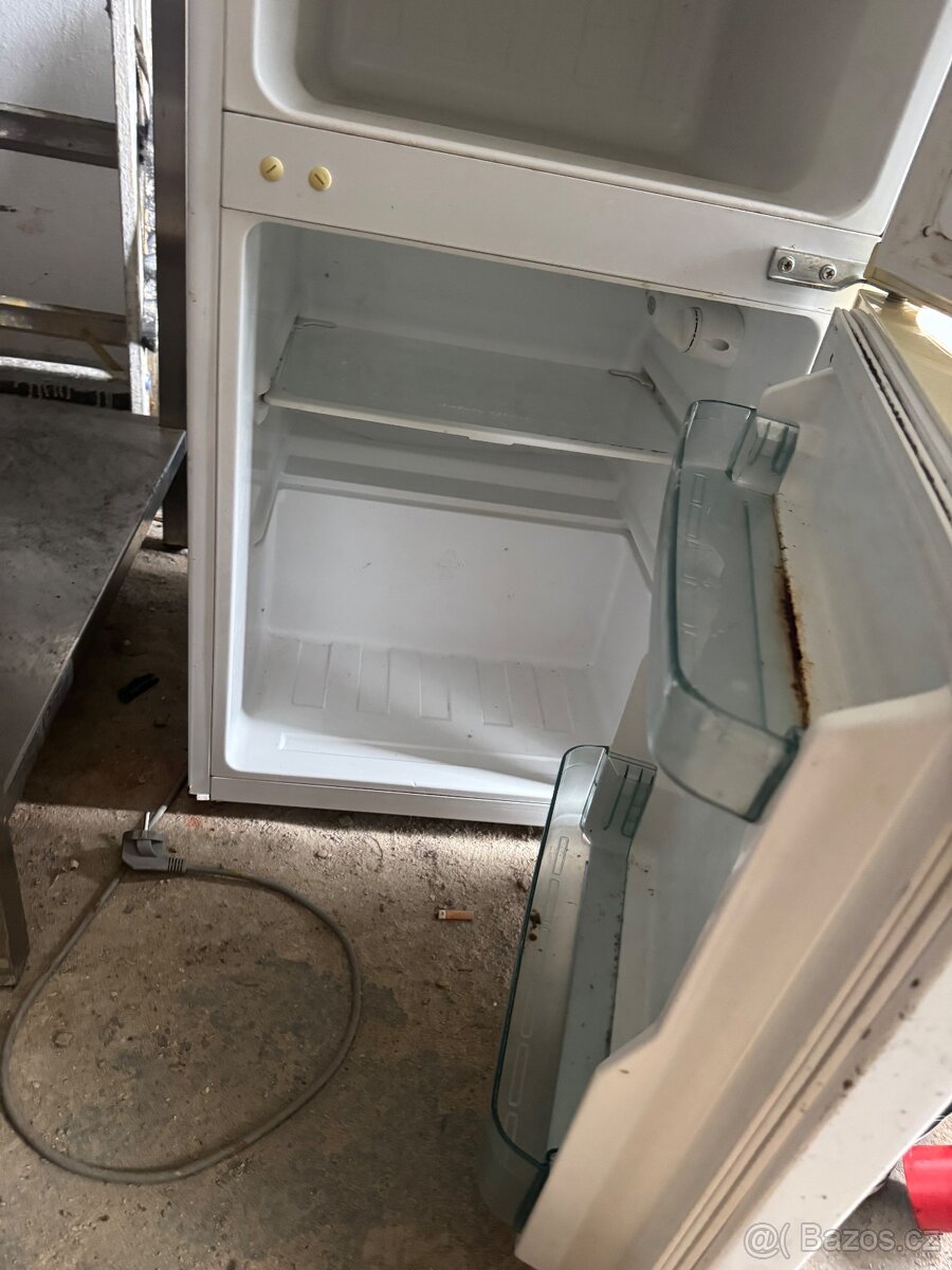 Malá lednička na stavbu Goddess