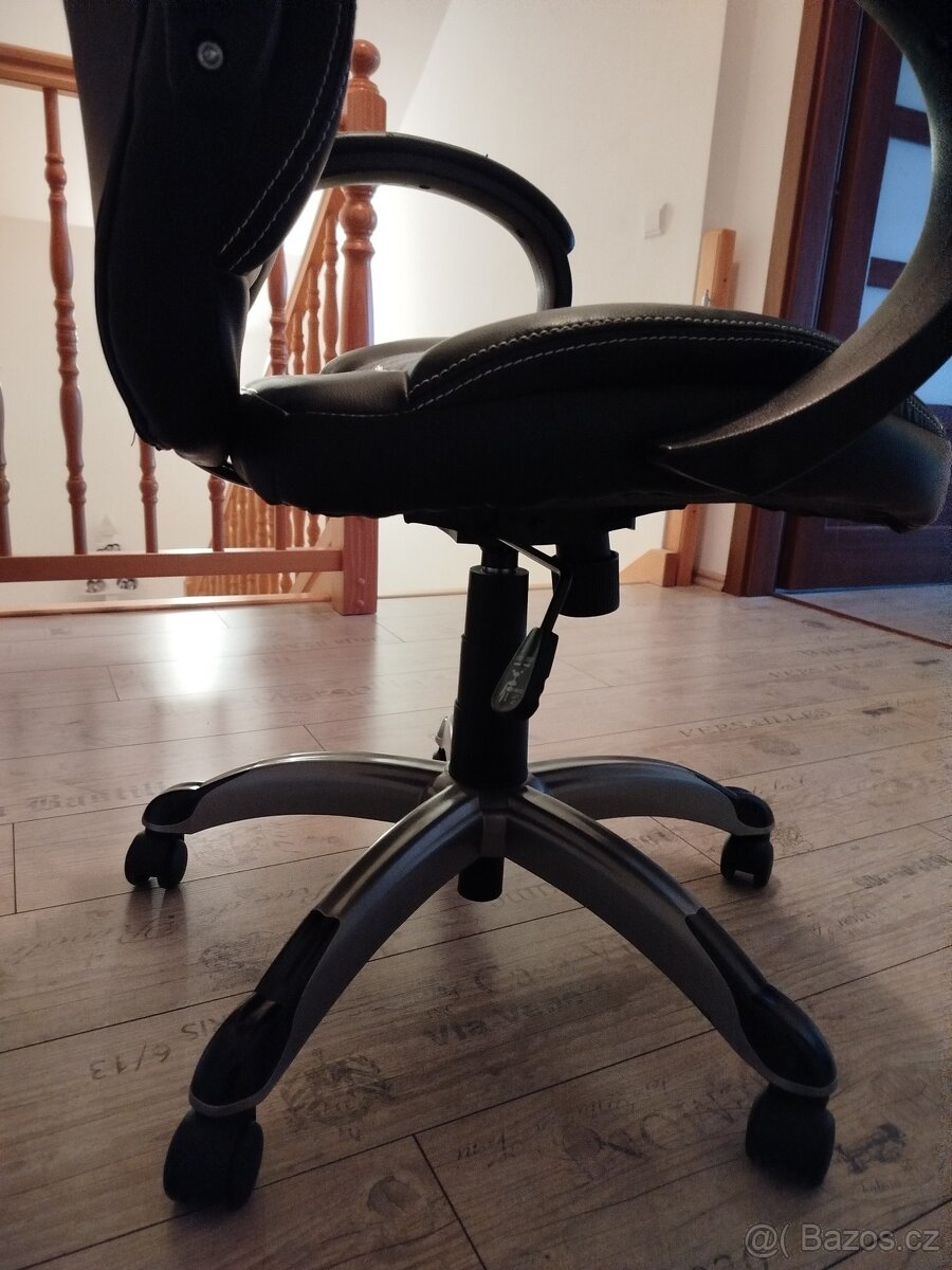 Kancelářské křeslo