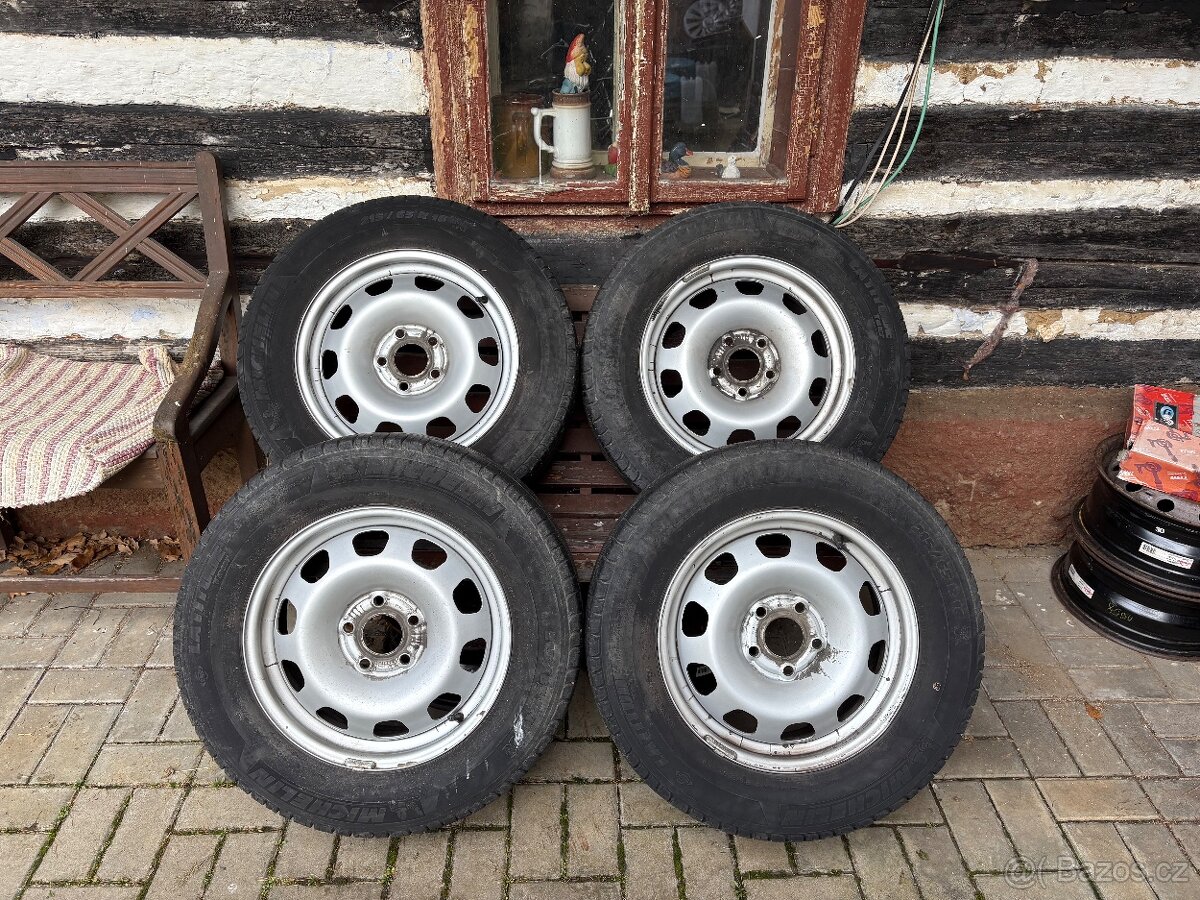 Sada letních kol Dacia Duster 5x114,3