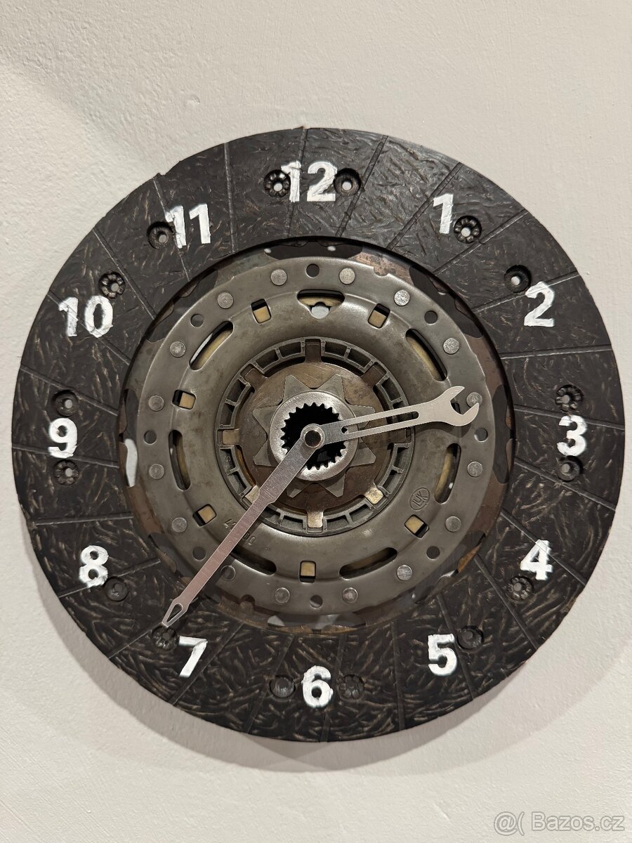 Hodiny ze spojky
