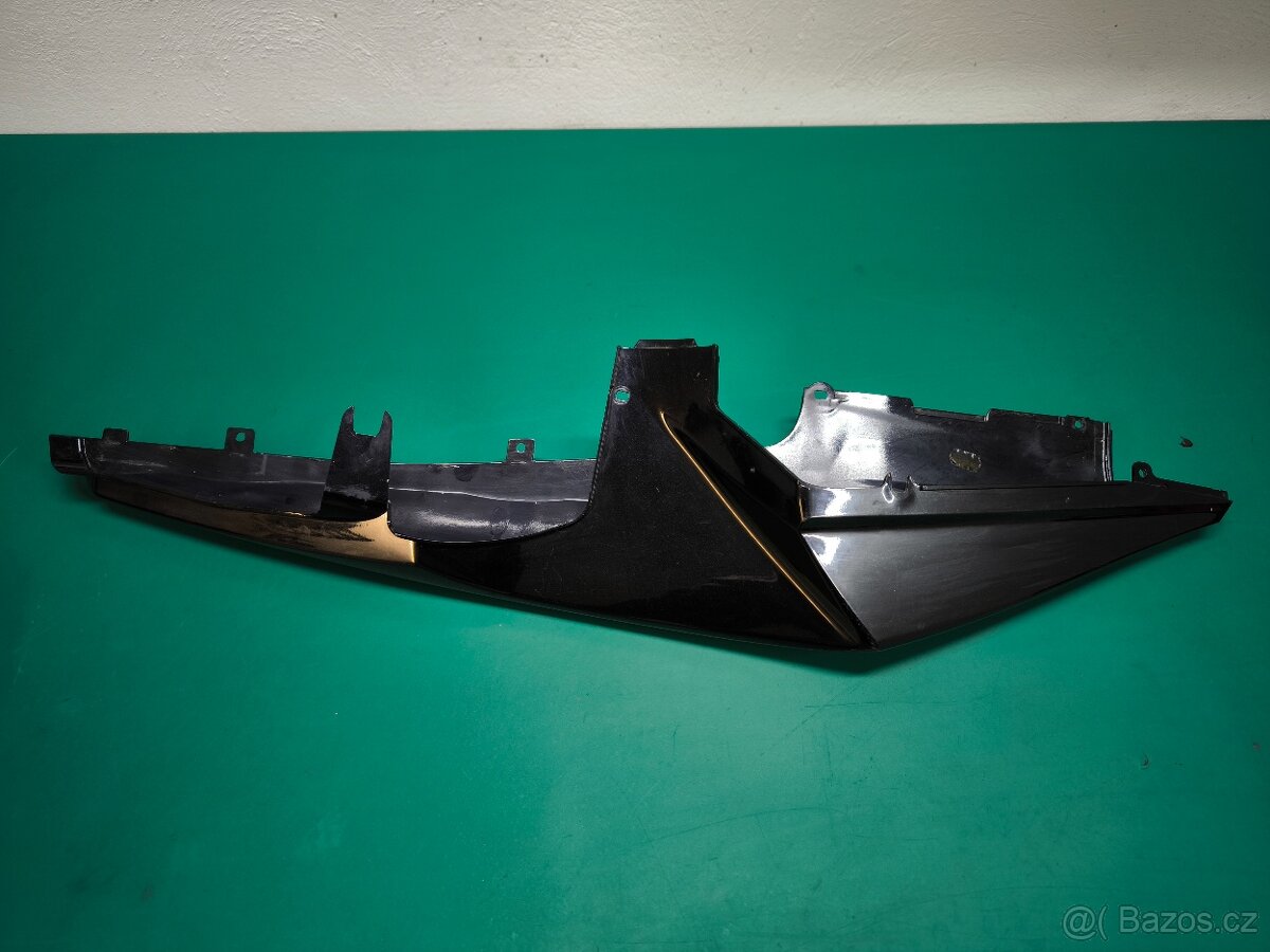Podsedadlový plast Yamaha yzf r125
