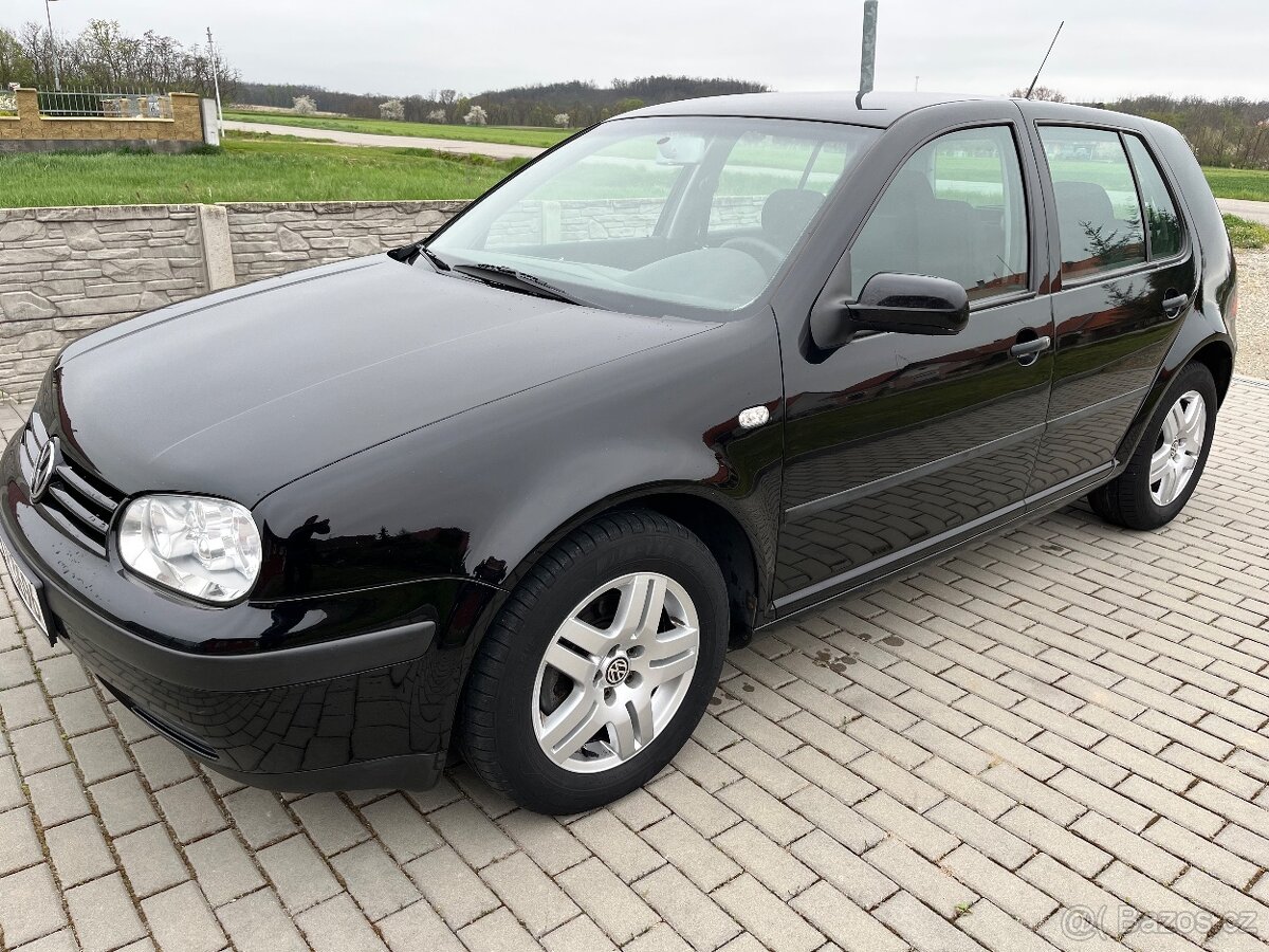 Golf 4, 1,6 benzin, r. 2002, najeto 147 t. km, climatronic