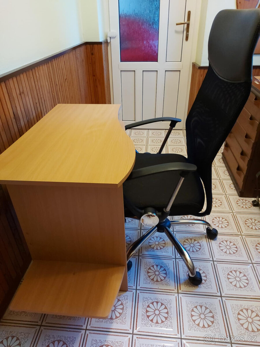 Stolek k PC