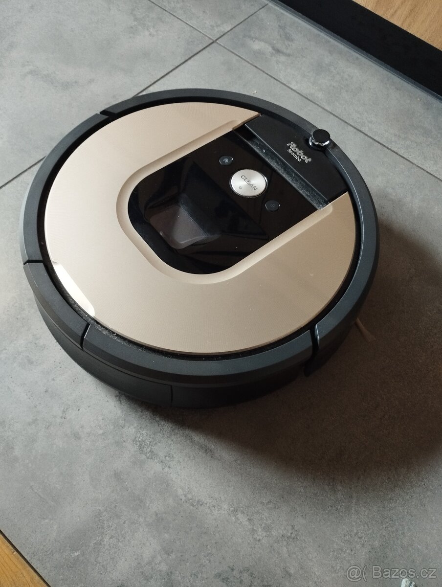 Robotický vysavač iRobot Roomba 900