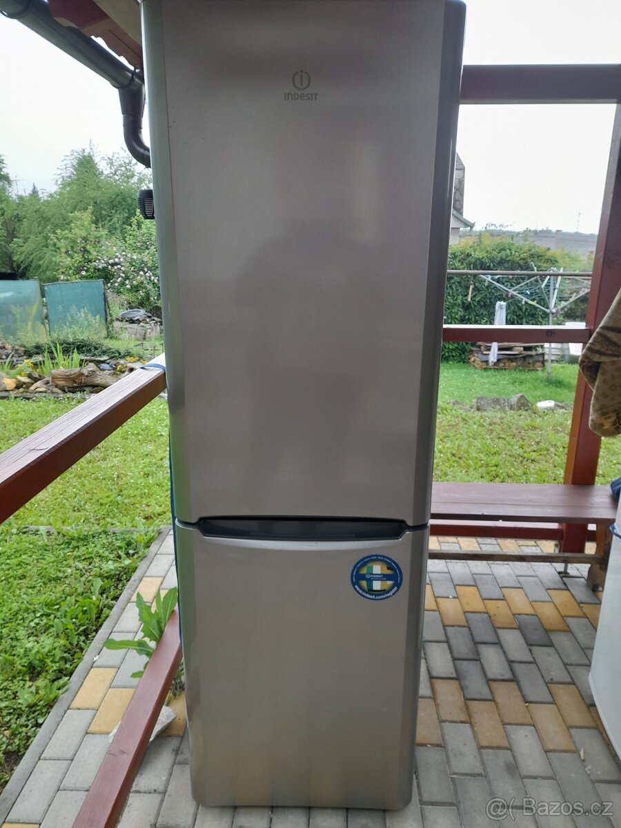 Lednice Indesit A+