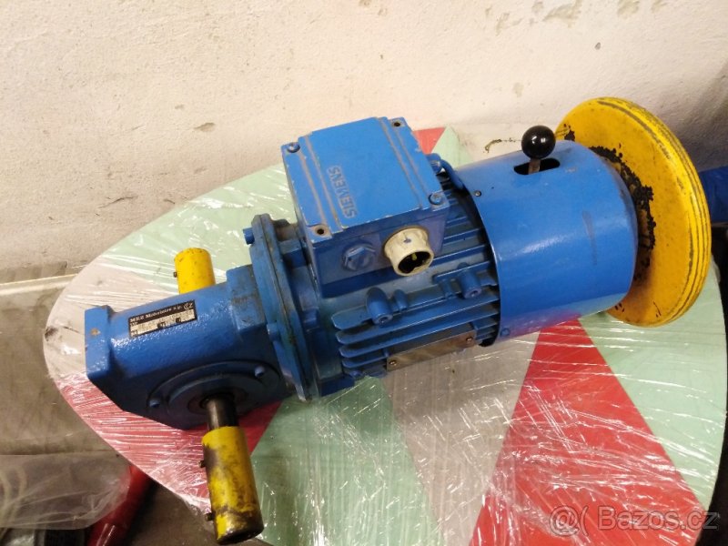 Prodám motor s převodovkou