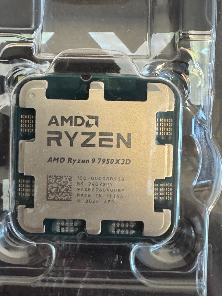 AMD RYZEN 9 7950X3D - V záruce