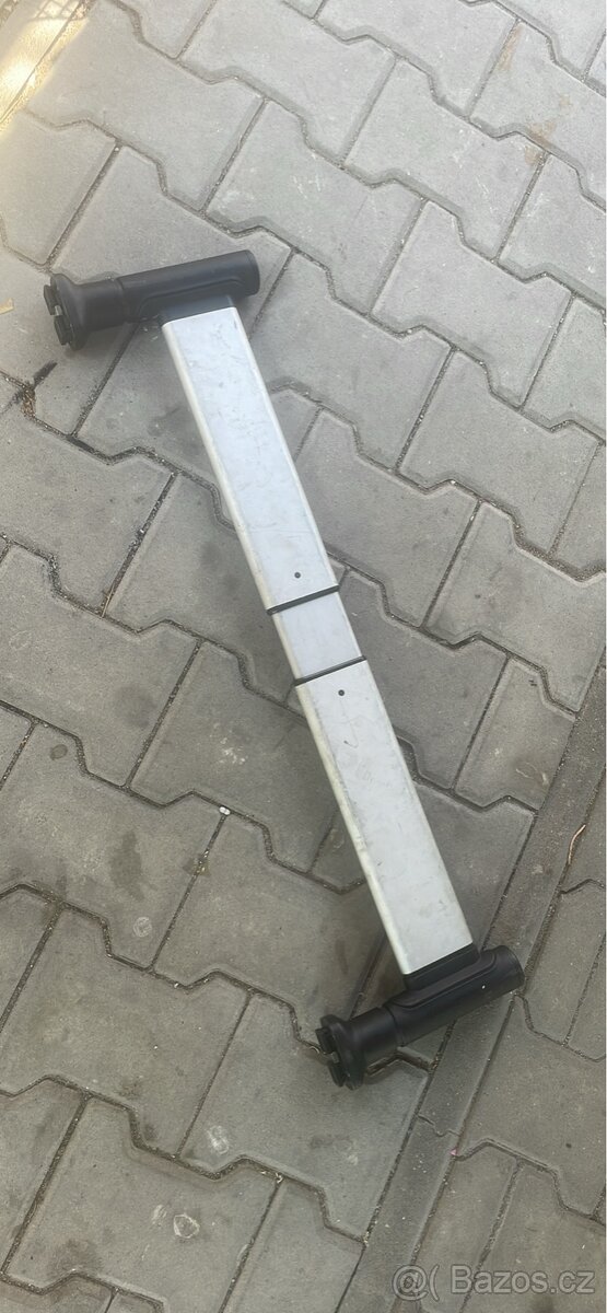 Příčka do kufru