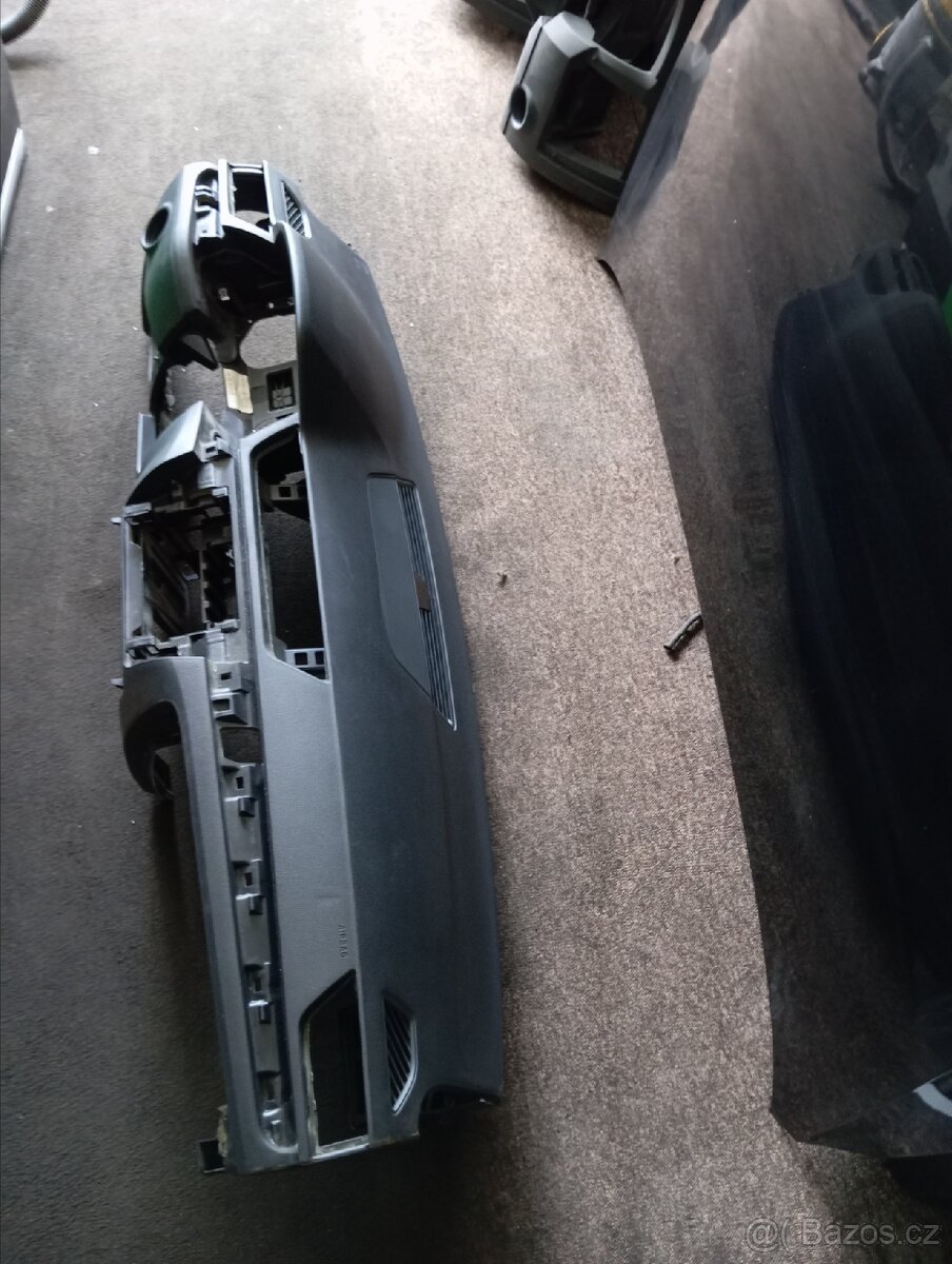 Škoda Superb 3 iii palubní deska