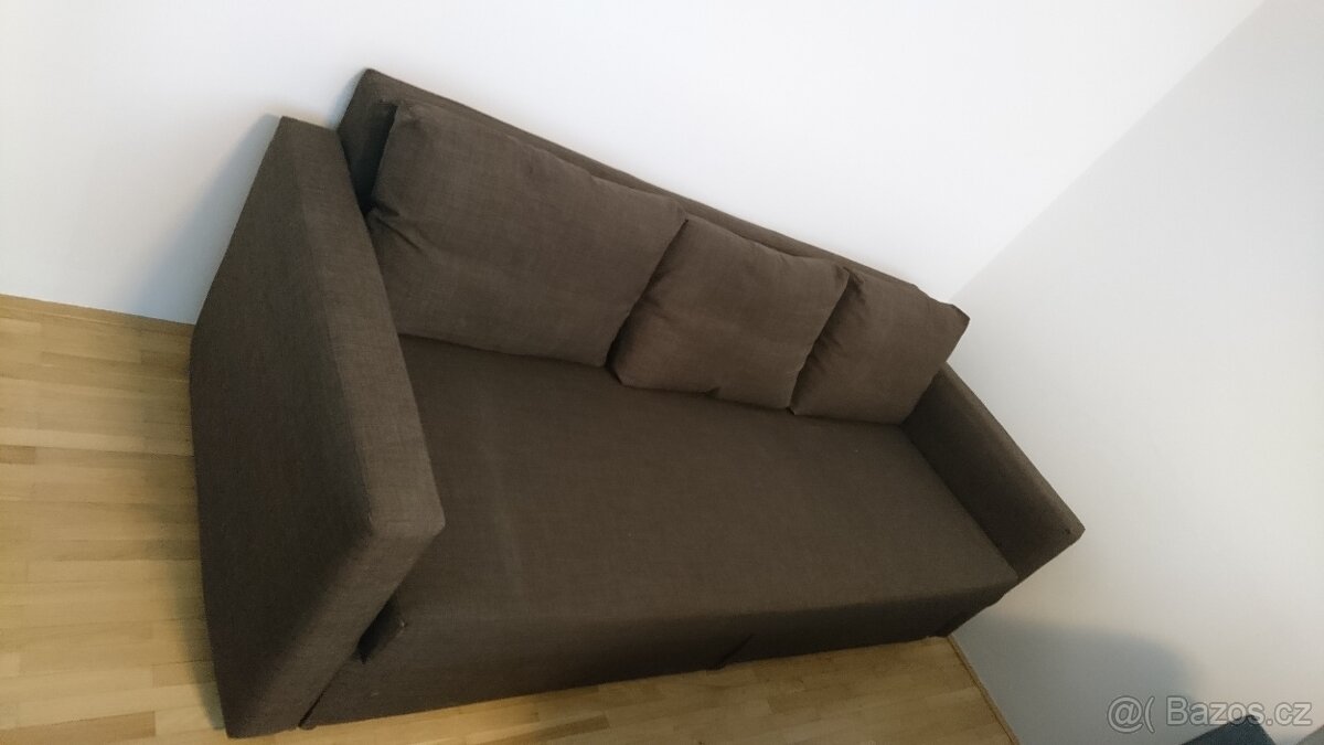 Rozkládací gauč s úložným prostorem