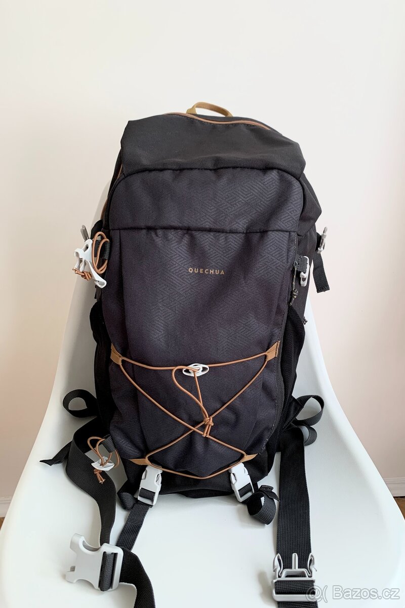 Turistický batoh 35 L Quechua trekový outdoor