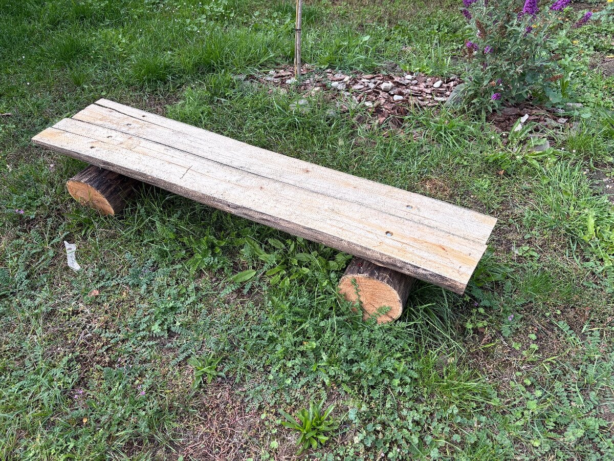 Lavička k ohni