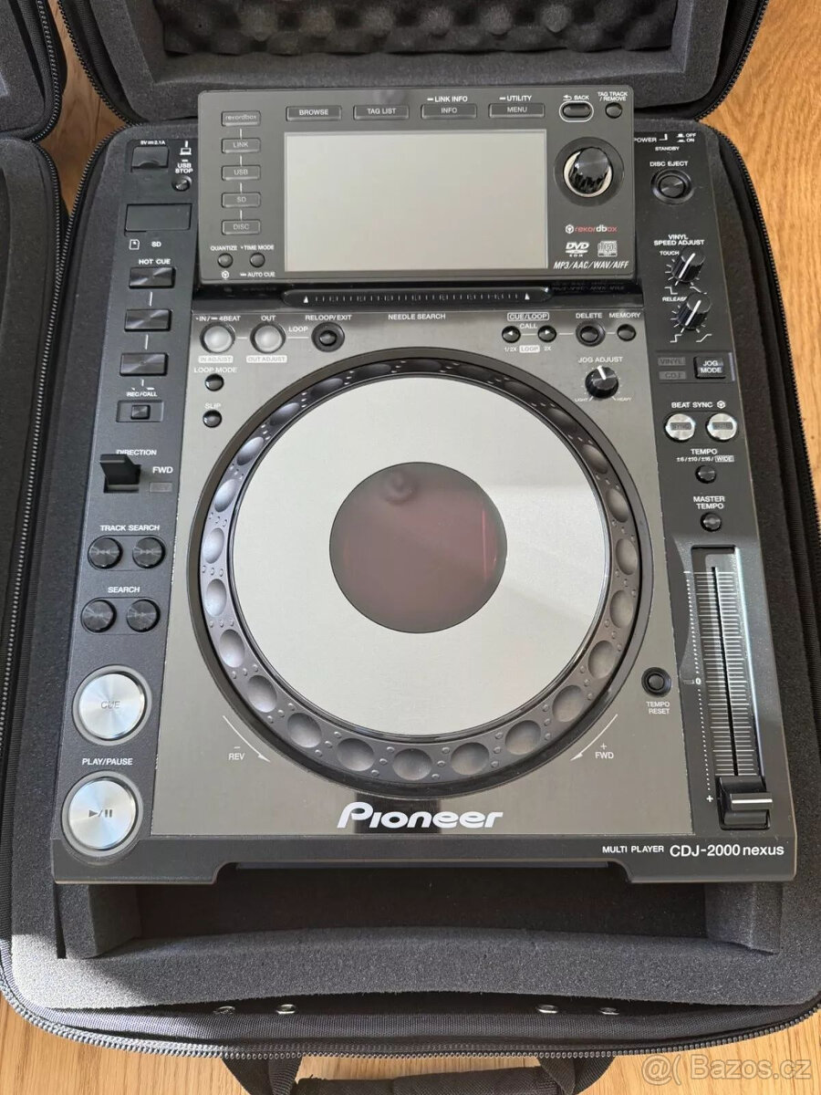 Sada 2 ks Pioneer CDJ 2000 Nexus, dobrý stav včetně pouzdra
